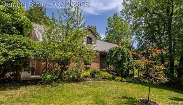 4780 Hillcrest Drive, Clarkston, MI 48346