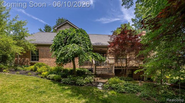 4780 Hillcrest Drive, Clarkston, MI 48346