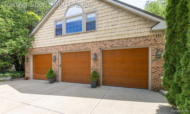 4780 Hillcrest Drive, Clarkston, MI 48346