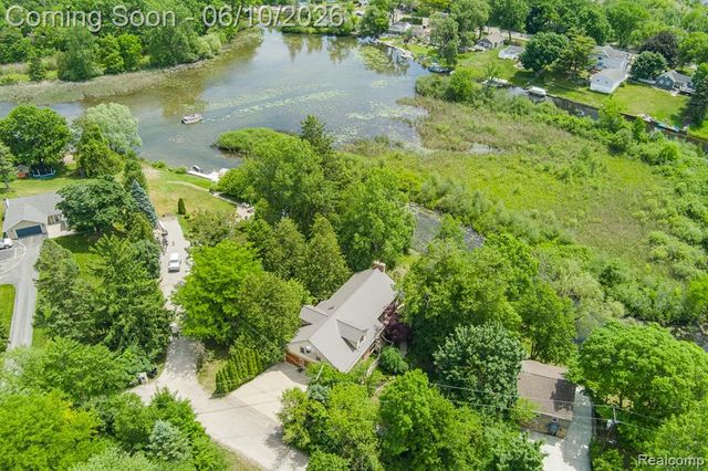 4780 Hillcrest Drive, Clarkston, MI 48346