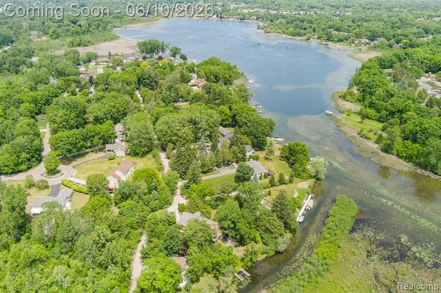 4780 Hillcrest Drive, Clarkston, MI 48346
