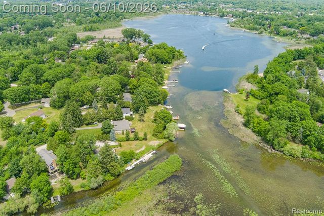 4780 Hillcrest Drive, Clarkston, MI 48346