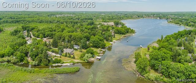 4780 Hillcrest Drive, Clarkston, MI 48346