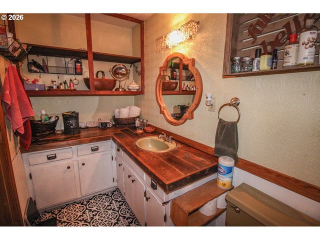 872 E BRIDGE St, Vernonia, OR 97064