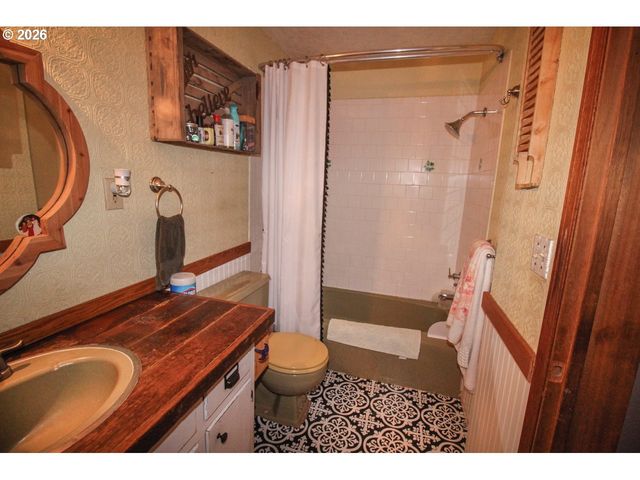 872 E BRIDGE St, Vernonia, OR 97064