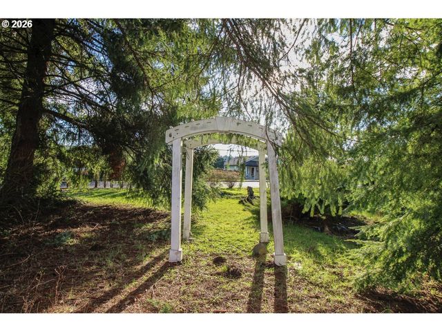 872 E BRIDGE St, Vernonia, OR 97064