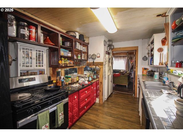 872 E BRIDGE St, Vernonia, OR 97064