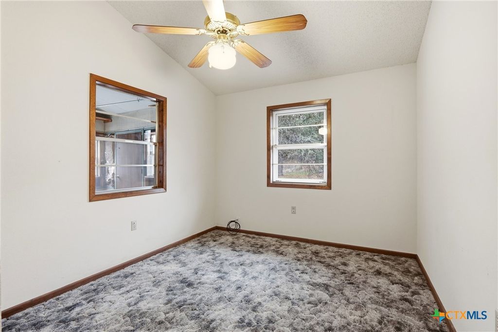 Image 14 of property listing at 333 Tamarack Drive, Canyon Lake, TX 78133