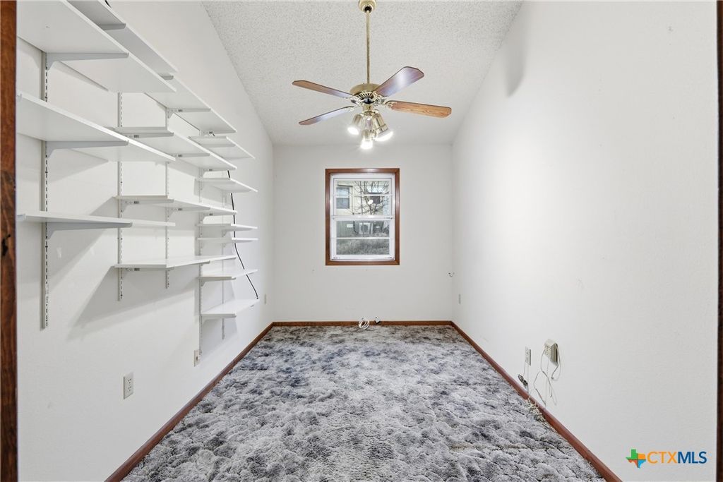 Image 18 of property listing at 333 Tamarack Drive, Canyon Lake, TX 78133