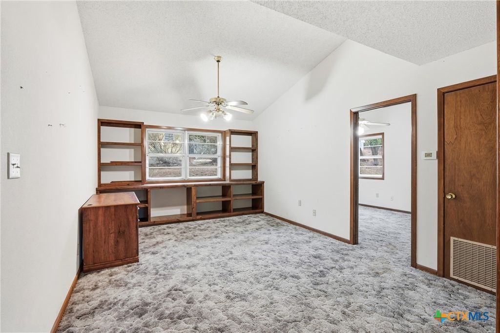 Image 19 of property listing at 333 Tamarack Drive, Canyon Lake, TX 78133