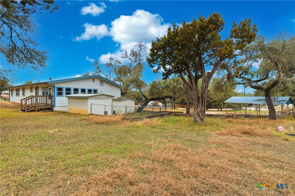 Image 5 of property listing at 333 Tamarack Drive, Canyon Lake, TX 78133