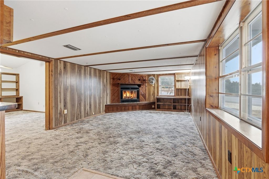 Image 6 of property listing at 333 Tamarack Drive, Canyon Lake, TX 78133