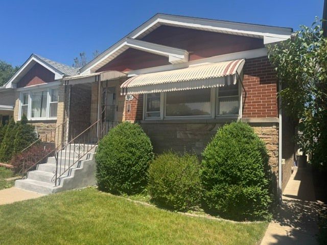 7042 Pershing Road, Berwyn, IL 60402