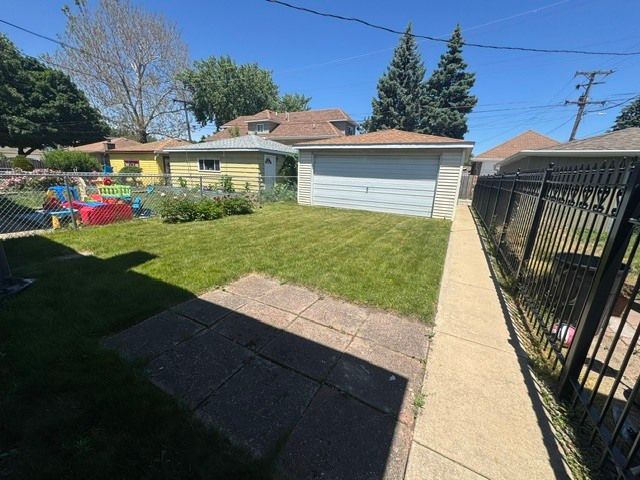 7042 Pershing Road, Berwyn, IL 60402