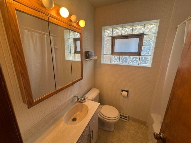 7042 Pershing Road, Berwyn, IL 60402