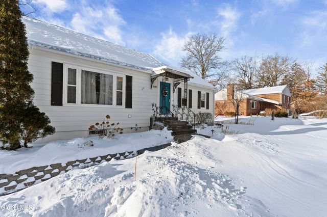 2240 Rosendale Road, Niskayuna, NY 12309