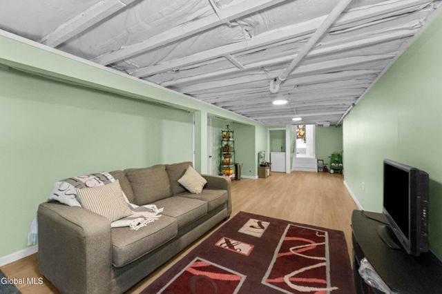 2240 Rosendale Road, Niskayuna, NY 12309