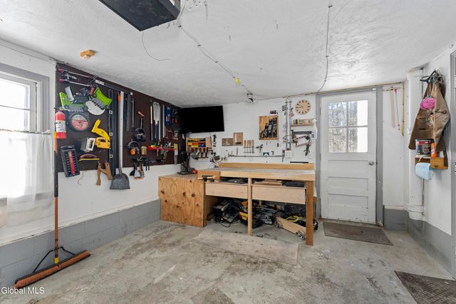 2240 Rosendale Road, Niskayuna, NY 12309