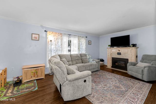 2240 Rosendale Road, Niskayuna, NY 12309