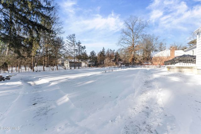 2240 Rosendale Road, Niskayuna, NY 12309