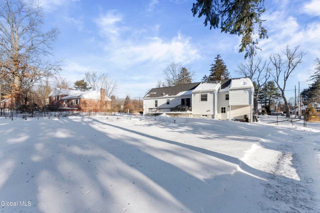 2240 Rosendale Road, Niskayuna, NY 12309