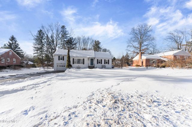 2240 Rosendale Road, Niskayuna, NY 12309