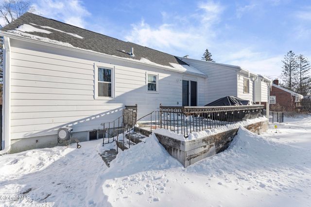 2240 Rosendale Road, Niskayuna, NY 12309