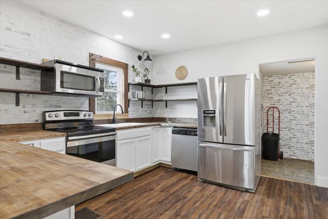 1105 Clouse Street, Mountain Grove, MO 65711