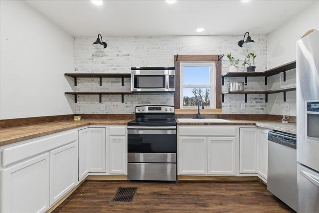 1105 Clouse Street, Mountain Grove, MO 65711