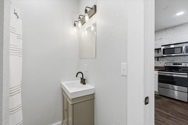 1105 Clouse Street, Mountain Grove, MO 65711