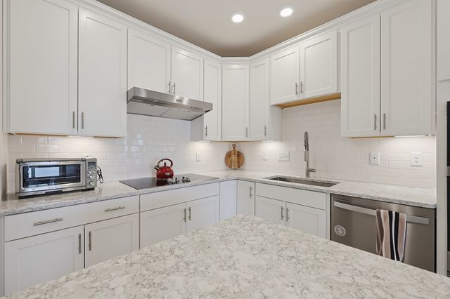 4 Peters Farm Way 409, Westborough, MA 01581