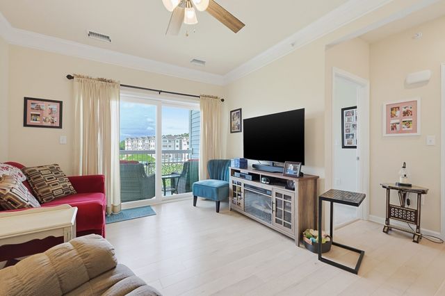 4 Peters Farm Way 409, Westborough, MA 01581