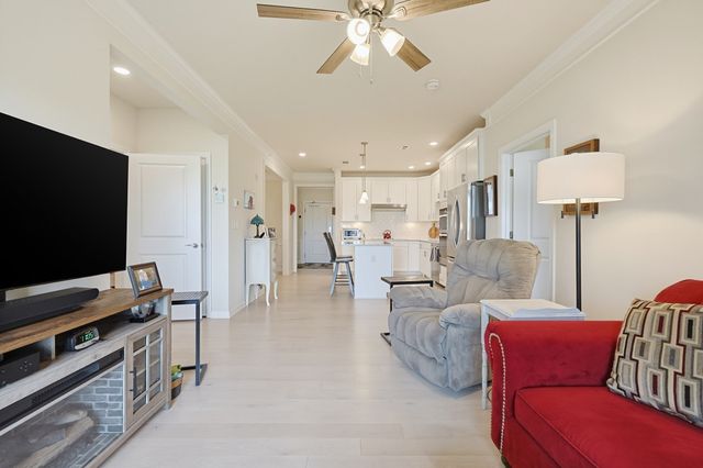 4 Peters Farm Way 409, Westborough, MA 01581