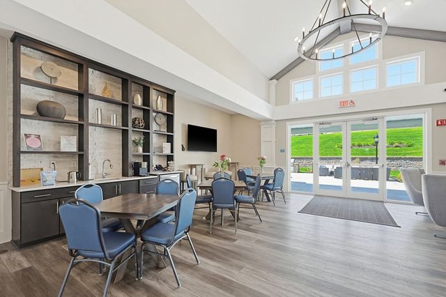 4 Peters Farm Way 409, Westborough, MA 01581