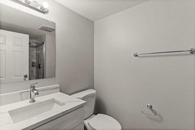 924 S Lake Court 105, Westmont, IL 60559