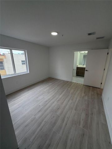 32 NW 14th Ave 203, Miami, FL 33125