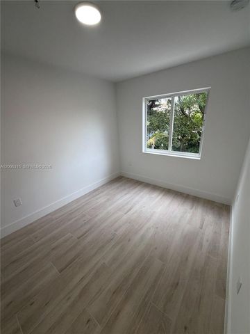 32 NW 14th Ave 203, Miami, FL 33125