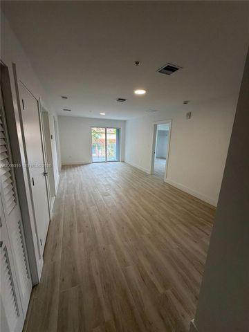 32 NW 14th Ave 203, Miami, FL 33125