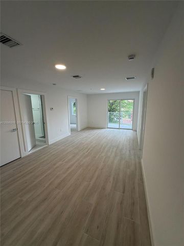 32 NW 14th Ave 203, Miami, FL 33125