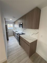 32 NW 14th Ave 203, Miami, FL 33125
