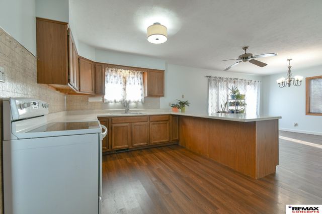 4221 N 11 Street, Lincoln, NE 68521