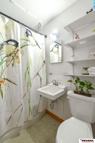 4221 N 11 Street, Lincoln, NE 68521