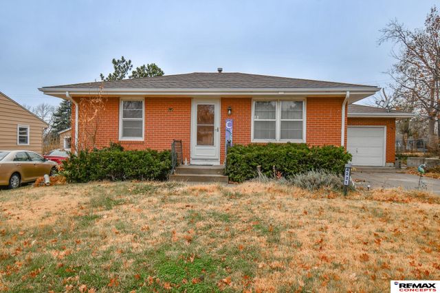 4221 N 11 Street, Lincoln, NE 68521