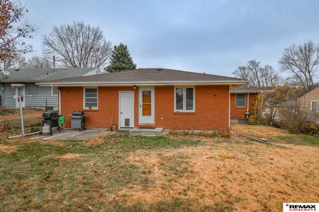 4221 N 11 Street, Lincoln, NE 68521