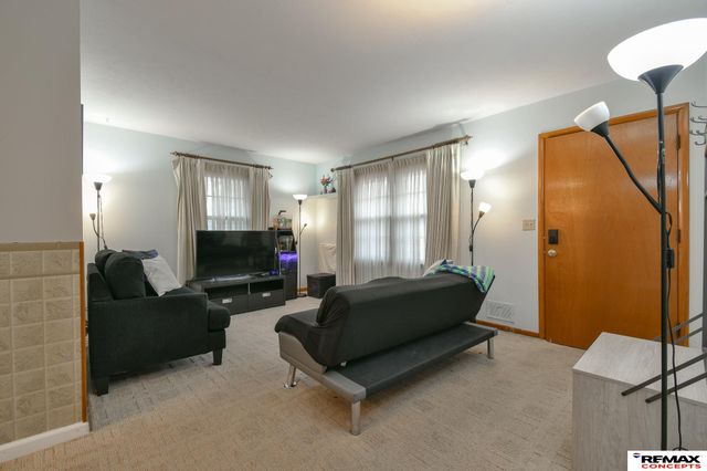 4221 N 11 Street, Lincoln, NE 68521