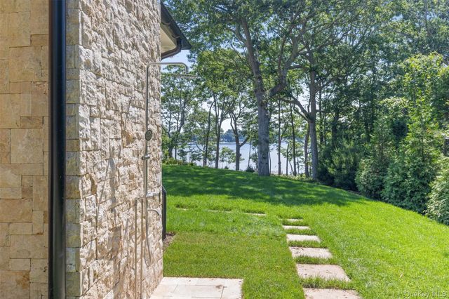 1775 Point Pleasant Road, Mattituck, NY 11952