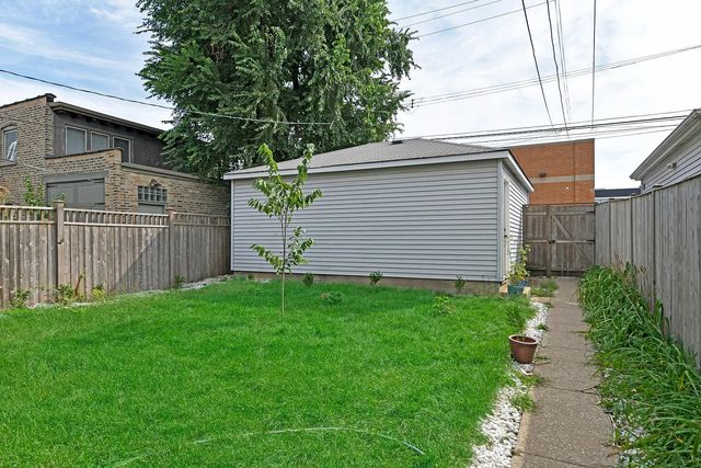 2735 N Mozart Street GARDEN, Chicago, IL 60647