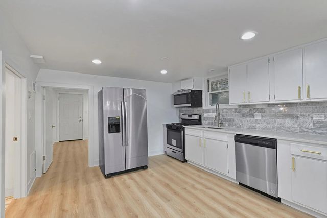 2735 N Mozart Street GARDEN, Chicago, IL 60647