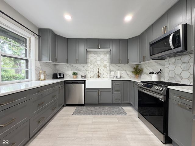 1014 W North Street, Greenfield, IN 46140