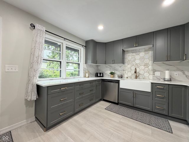1014 W North Street, Greenfield, IN 46140